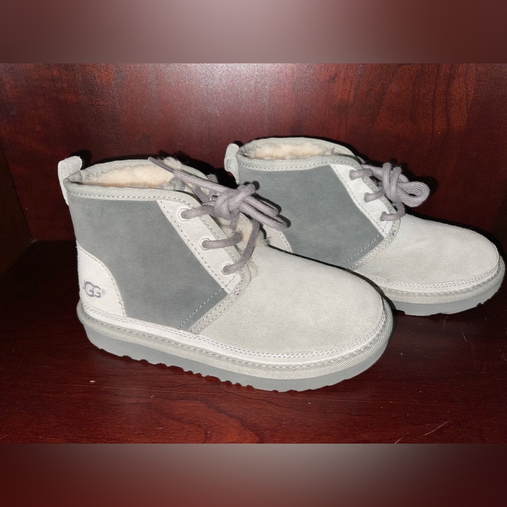 UGG Australia Neumel II Kids Chukka Boots Sz 13.